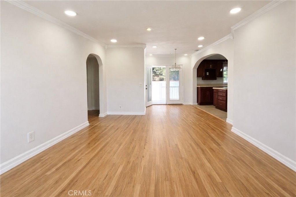 Photo of 5001 Petit Ave, Encino, CA 91436 (MLS # SR26008056)