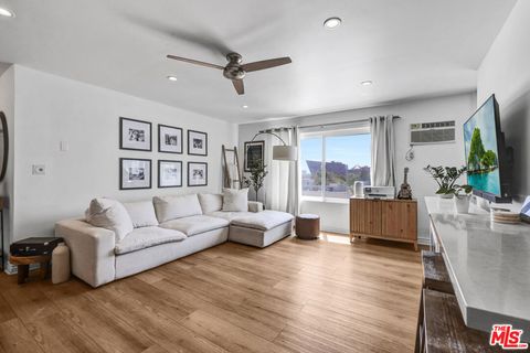 Photo of 960 Larrabee Street #324, West Hollywood, CA 90069 (MLS # 26838311)