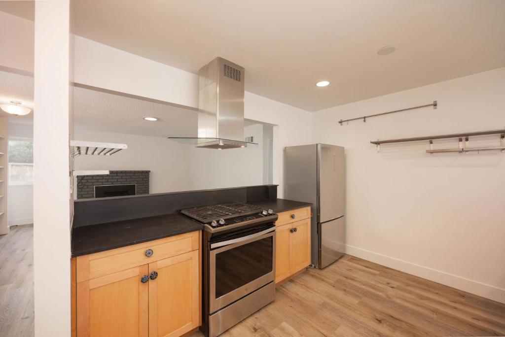 1161 Tamarind Street