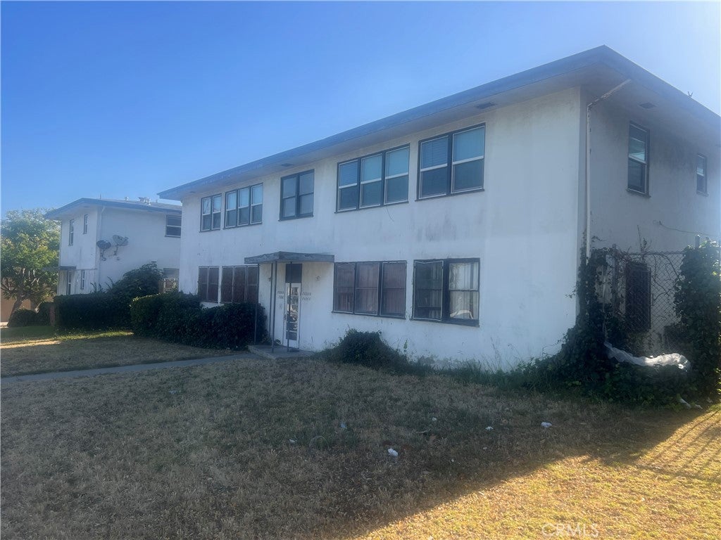 7606 1/4 Crenshaw Boulevard
