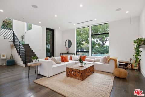 2450 Glencoe Avenue Venice CA 90291