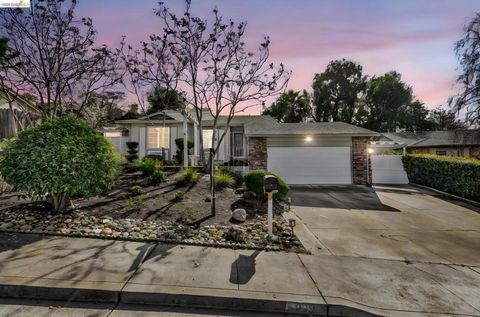Photo of 909 909 HALITE WAY Way, Antioch, CA 94509 (MLS # 41124656)