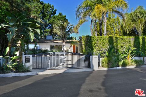 Photo of 3517 Scadlock Lane, Sherman Oaks, CA 91403 (MLS # 26648459)