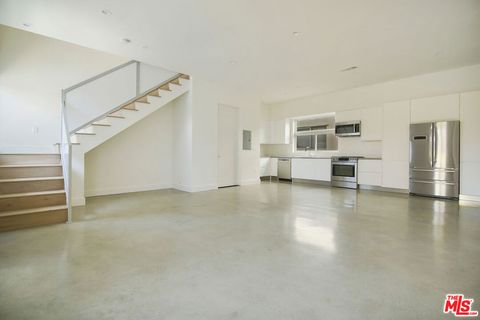 Photo of 2496 S CENTINELA Avenue #3, Los Angeles, CA 90064 (MLS # 26673269)