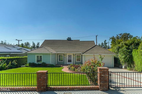 Photo of 822 Salisbury Road, La Canada Flintridge, CA 91011 (MLS # P1-28980)
