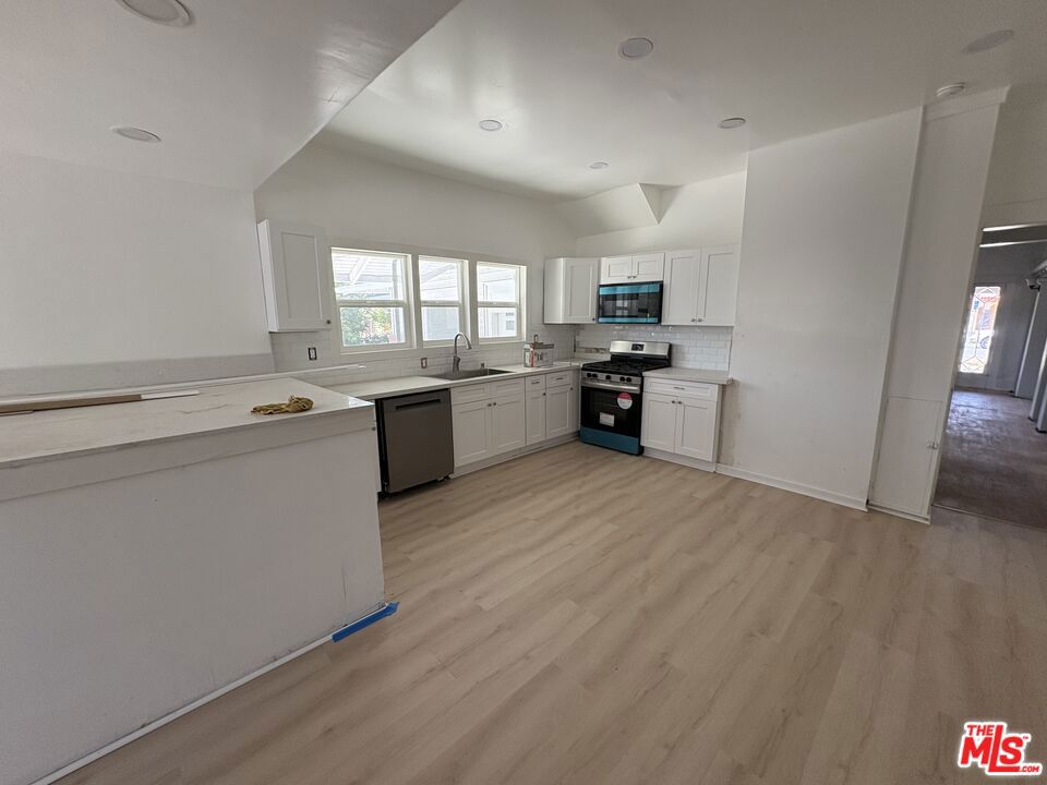 2320 W 25th Street