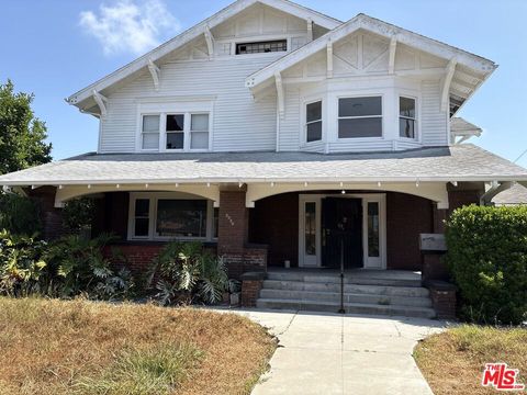 Photo of 2320 W 25th Street, Los Angeles, CA 90018 (MLS # 25560187)