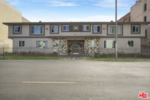 Photo of 228 S Mariposa Avenue, Los Angeles, CA 90004 (MLS # 26986935)