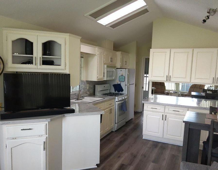 Rancho Casa Blanca - Manufactured In Park