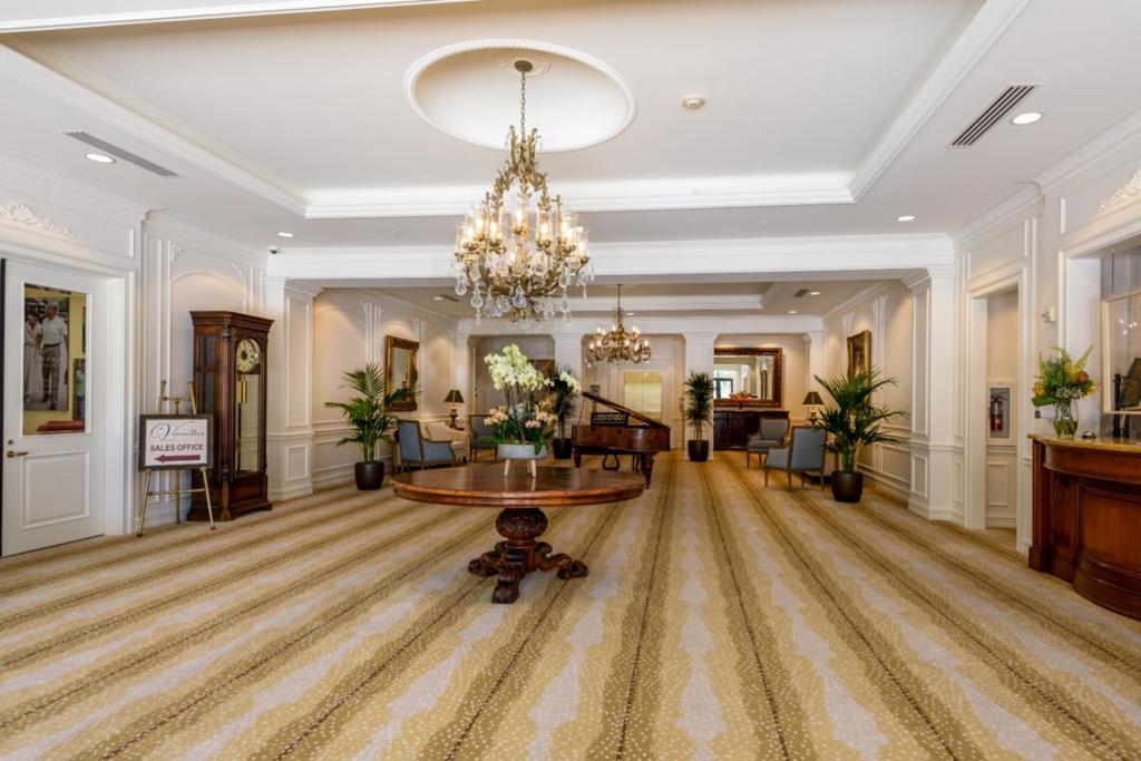 10 CRYSTAL SPRINGS Road 1202, San Mateo CA 94402
