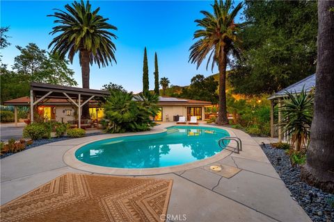 Photo of 24537 Dry Canyon Cold Creek Road, Calabasas, CA 91302 (MLS # SR25152404)