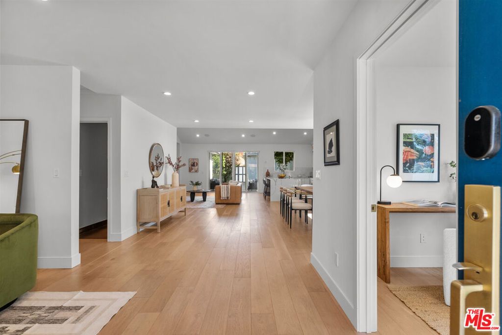 Photo of 16820 Mccormick Street, Encino, CA 91436 (MLS # 25591053)
