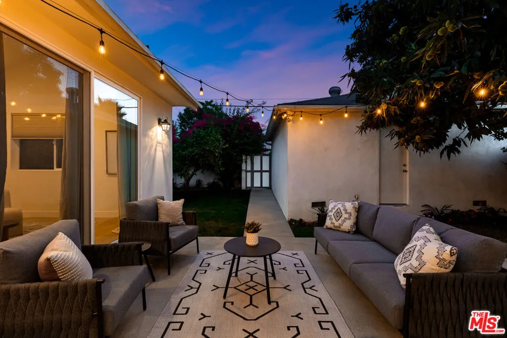 Encino, California 91436, United States, 3 Bedrooms Bedrooms, ,3 BathroomsBathrooms,Residential,Active,207824