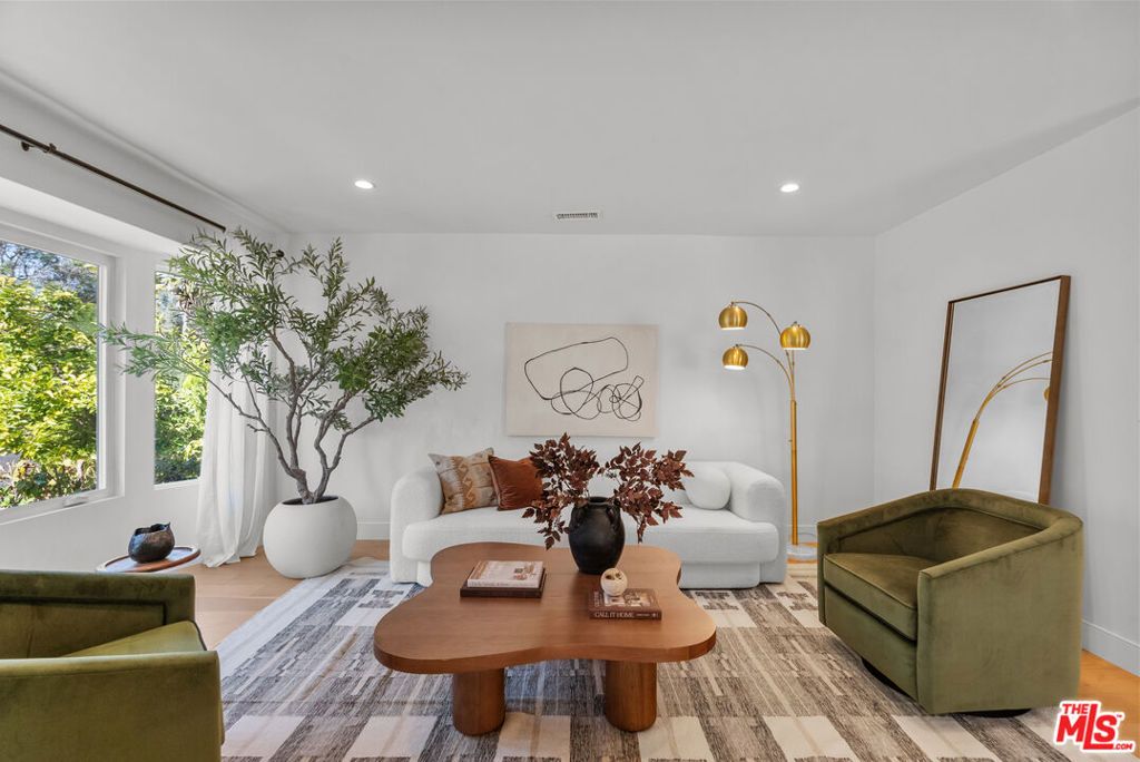 Photo of 16820 Mccormick Street, Encino, CA 91436 (MLS # 25591053)