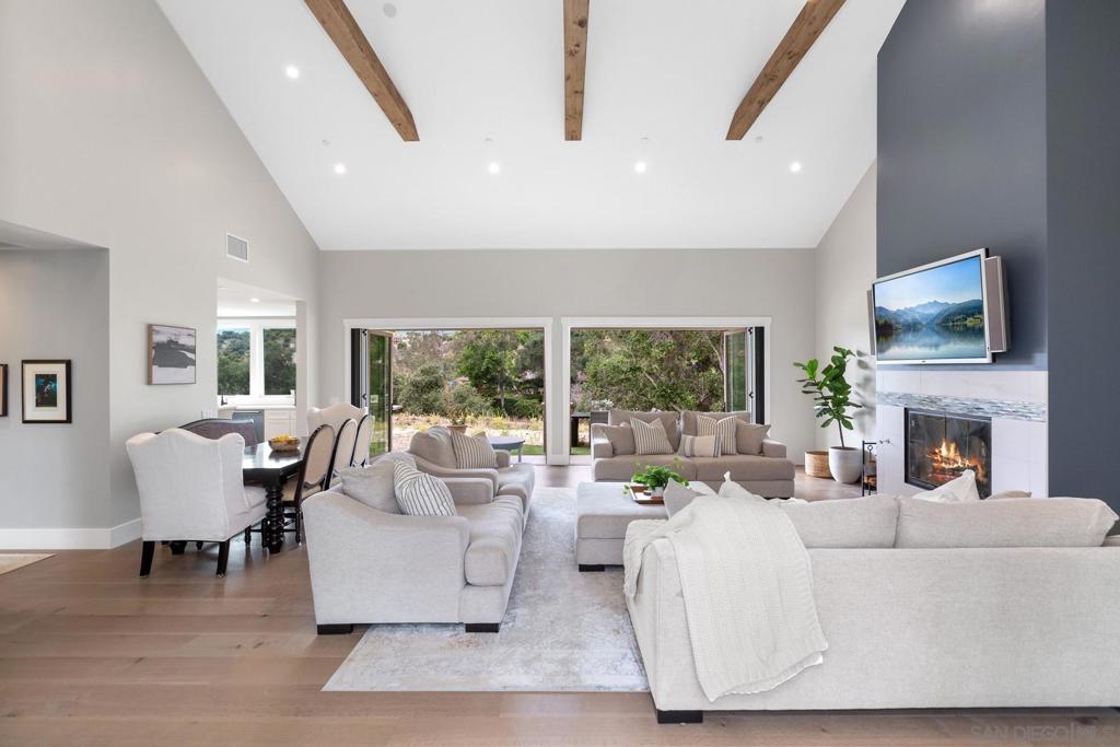 2747 Via Del Robles