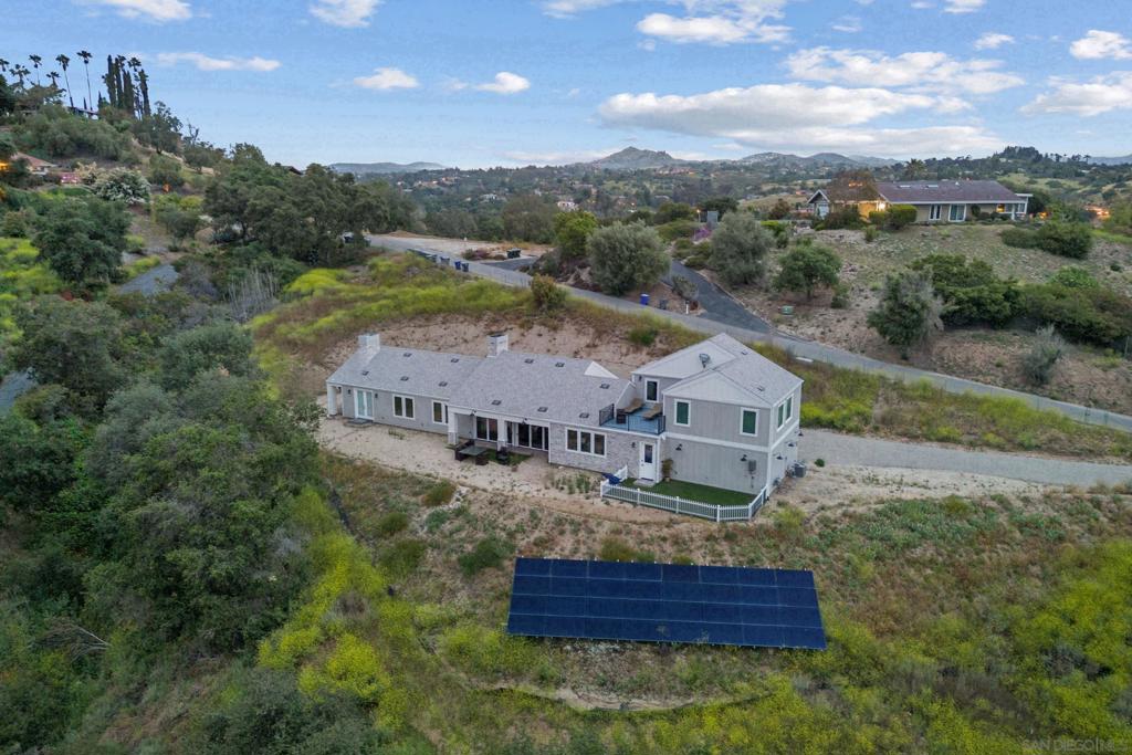 2747 Via Del Robles