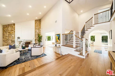 MLS: 26855601