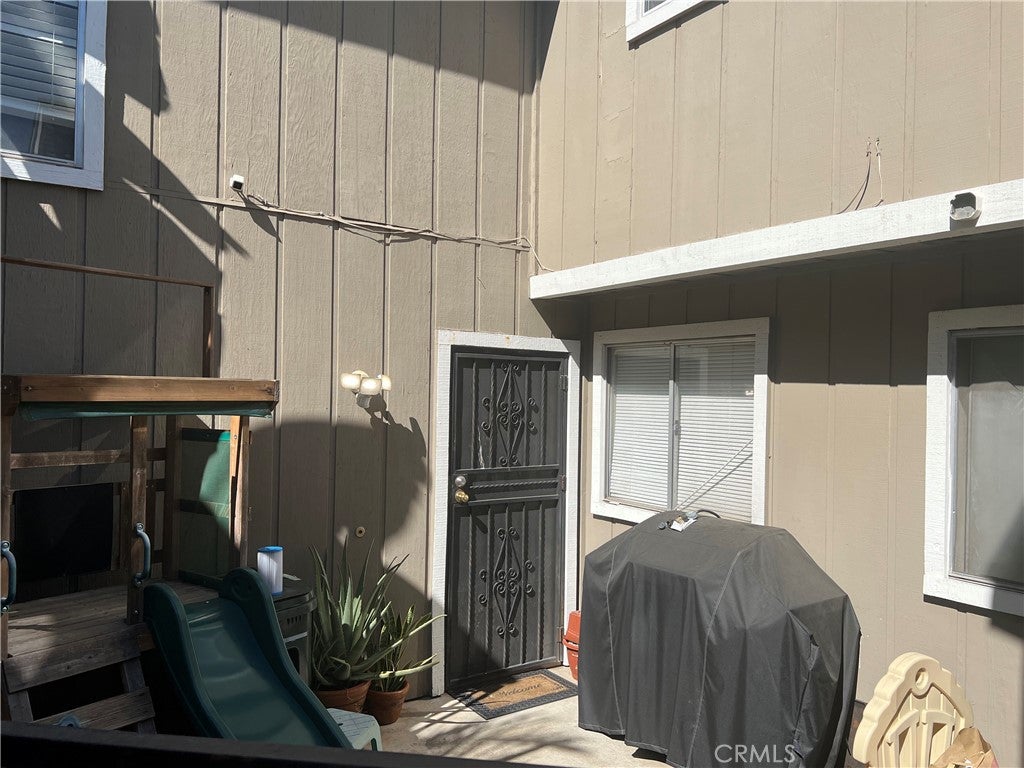 2421 S Reservoir