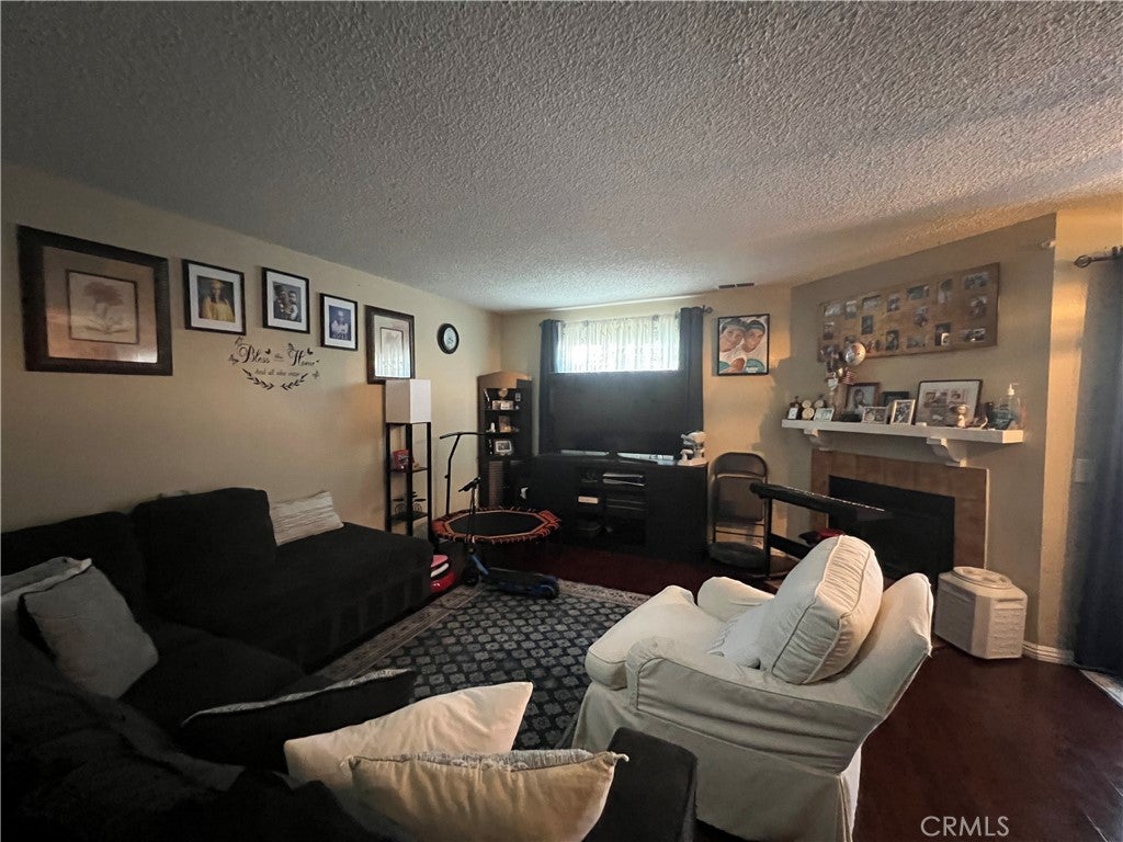 2421 S Reservoir