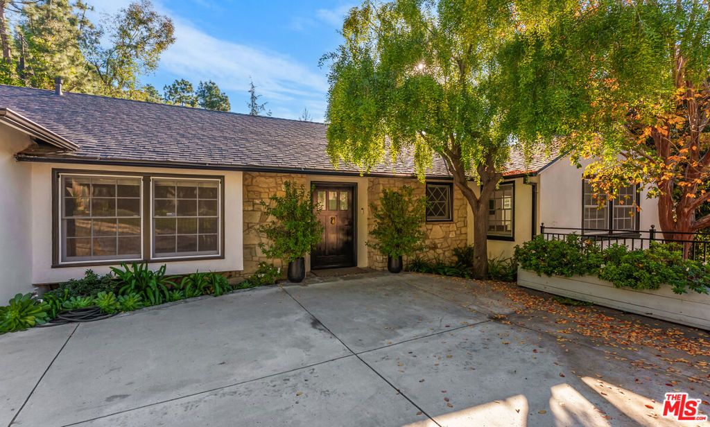 Photo of 9540 Dalegrove Drive, Beverly Hills, CA 90210 (MLS # 26656199)