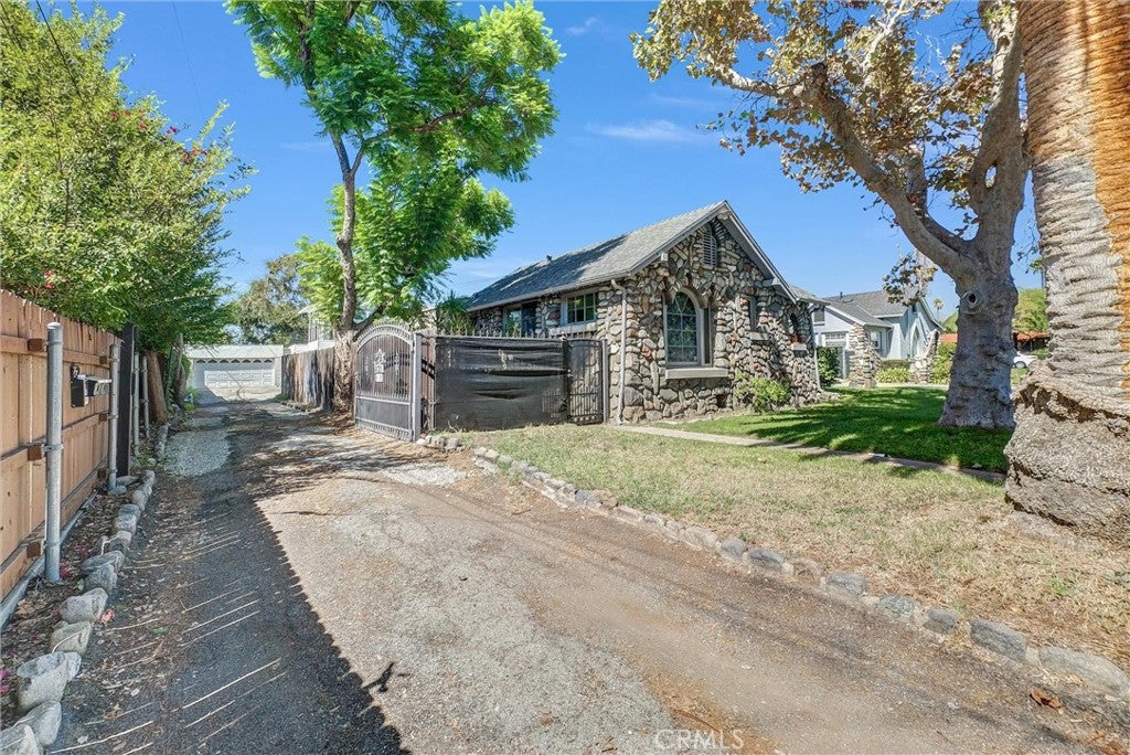 1155 N Campus Avenue