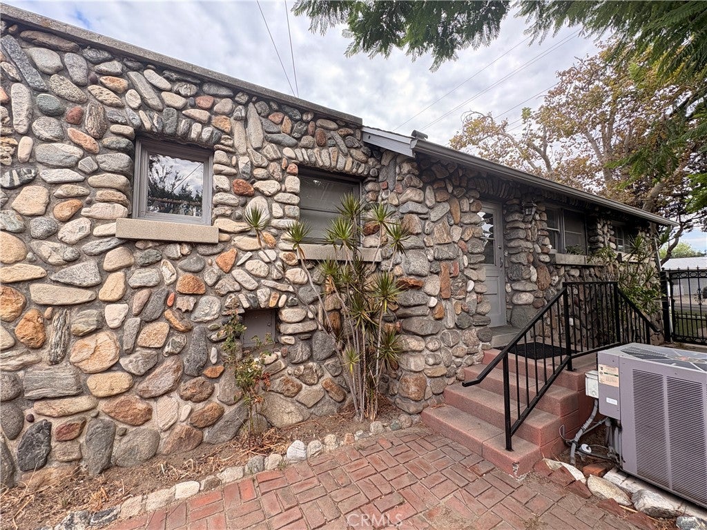 1155 N Campus Avenue