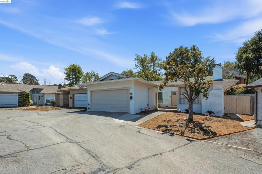 1072 View Dr