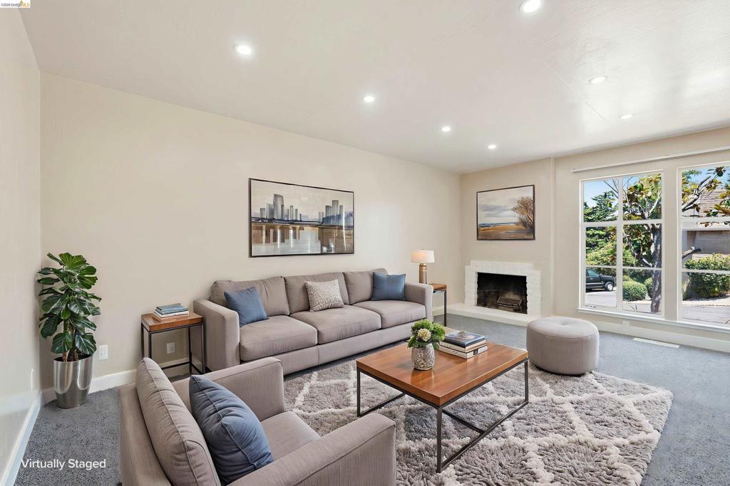1072 View Dr
