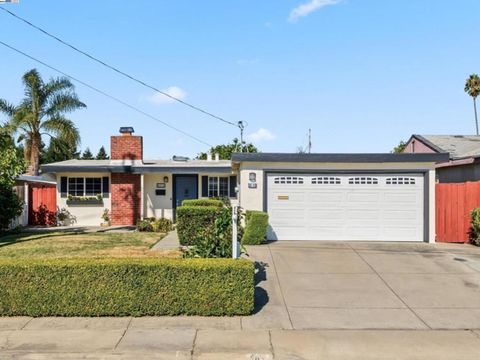 Photo of 5113 Dupont Ave Ave, Newark, CA 94560 (MLS # 41115484) Photo of 5113 Dupont Ave Ave, Newark, CA 94560 (MLS # 41115484)