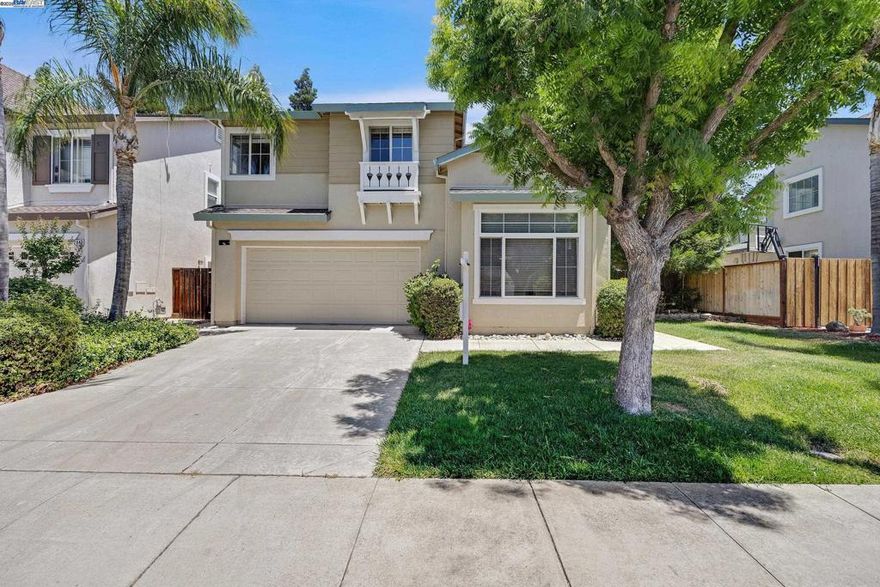 Welcome to this stunning home which is located in the highly desired Hidden Lake Community. This home offers a wonderful open floor plan, dramatic vaulted ceilings, a large formal living rm & separate family rm with a fire place. Newly updated kitchen with lots of natural light. Stroll upstairs to find 4 bedrooms with 2 full baths and Laundry Room is also located upstairs for convenience. Retreat to the Large Master for a Soak in the sunken tub. Out back you will Enjoy the manicured yards perfect for family time. All of this located in the highly sought after Hidden Lake area with Clubhouse, Pool and Parks to Enjoy. This is a must See!!!
