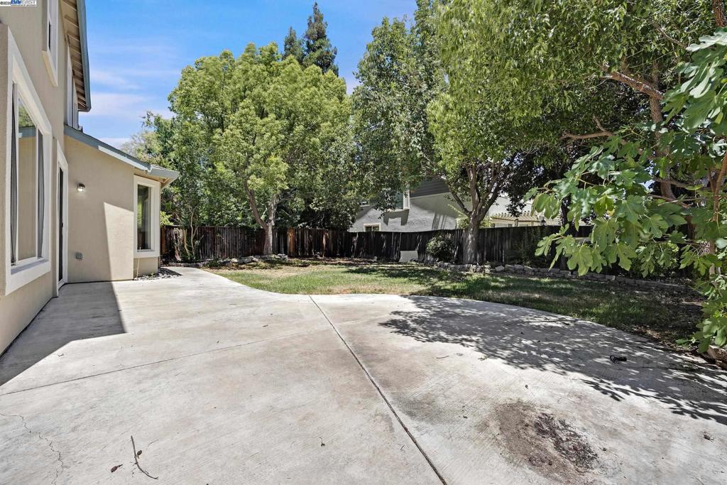 HIDDEN LAKE - Residential