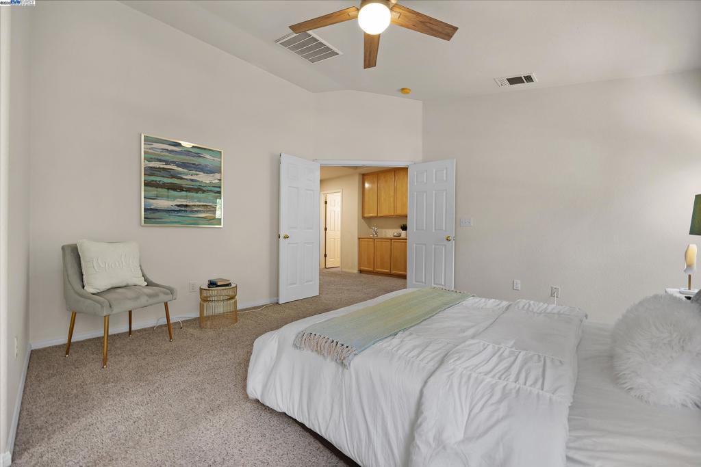 HIDDEN LAKE - Residential