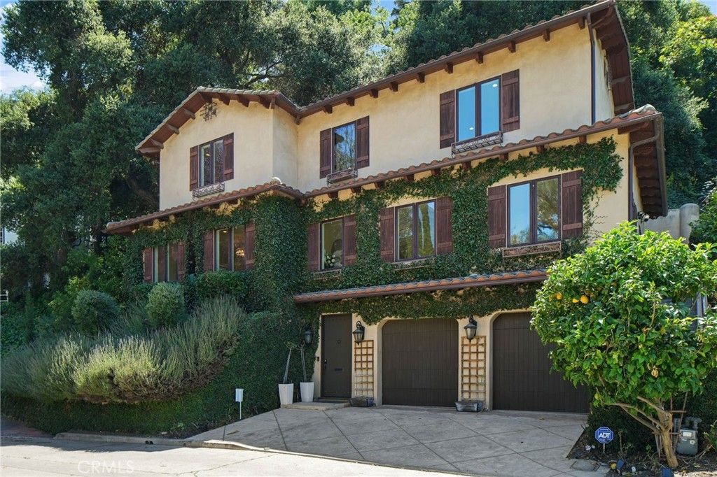 Photo of 3115 Ellington Dr, Los Angeles, CA 90068 (MLS # SR26066802)