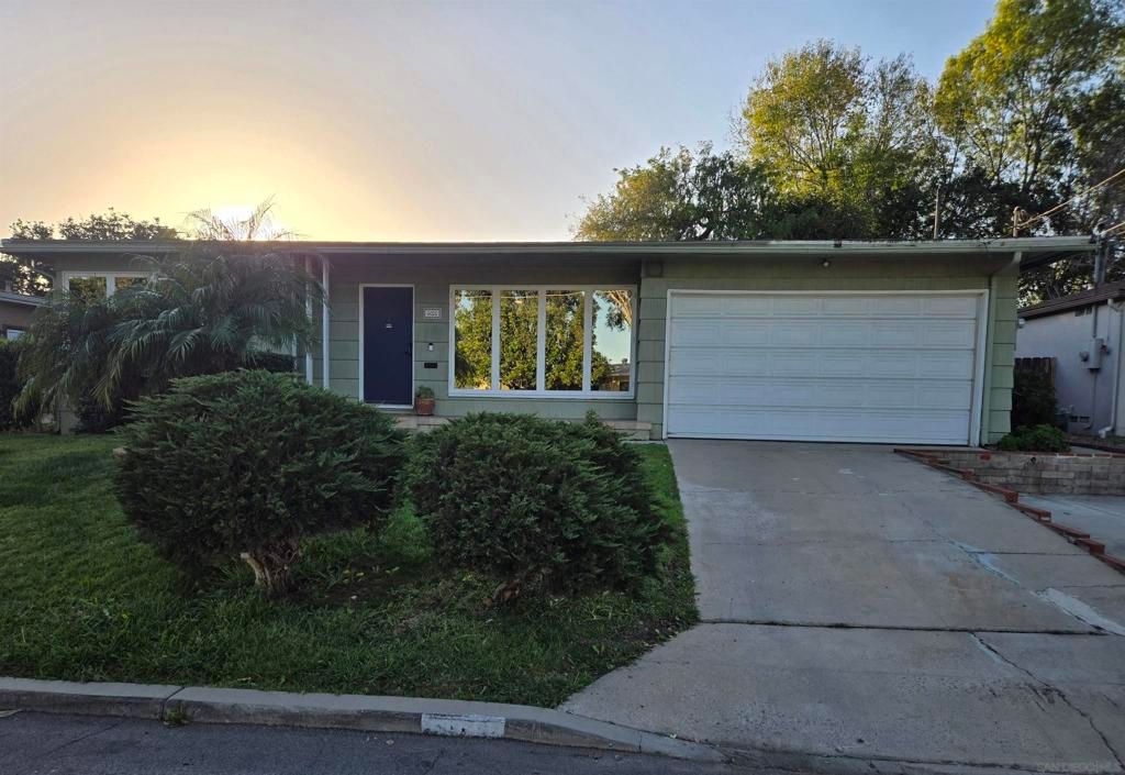 Photo of 4626 Terry Lane Ln, La Mesa, CA 91942 (MLS # 260002425SD)