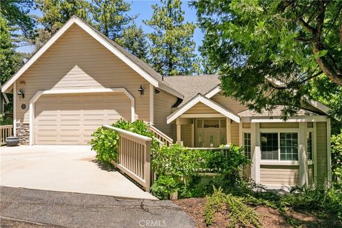 Photo of 27376 Pinewood Drive, Lake Arrowhead, CA 92352 (MLS # IG25121587)