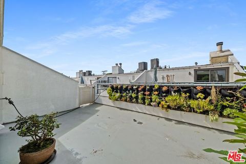 Tiny photo for 812 16TH Street #7, Santa Monica, CA 90403 (MLS # 25598071)
