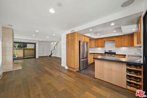 Tiny photo for 812 16TH Street #7, Santa Monica, CA 90403 (MLS # 25598071)