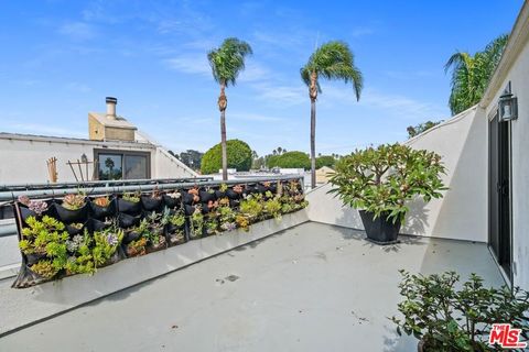Tiny photo for 812 16TH Street #7, Santa Monica, CA 90403 (MLS # 25598071)