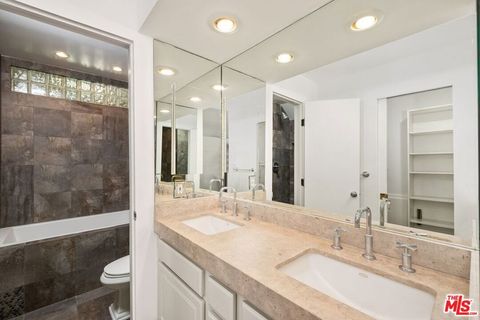 Tiny photo for 812 16TH Street #7, Santa Monica, CA 90403 (MLS # 25598071)