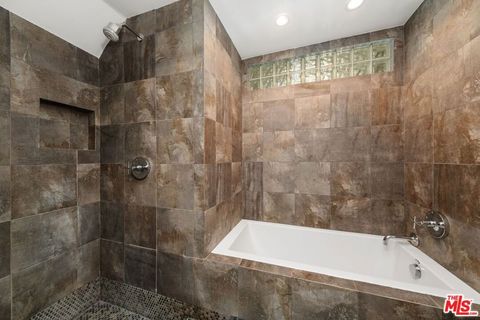 Tiny photo for 812 16TH Street #7, Santa Monica, CA 90403 (MLS # 25598071)