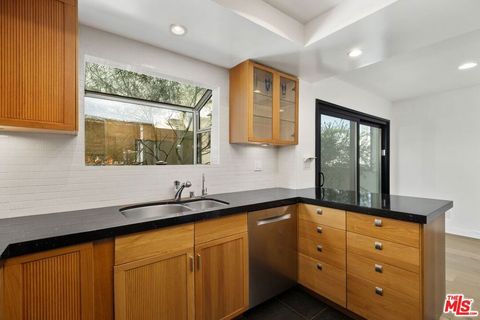 Tiny photo for 812 16TH Street #7, Santa Monica, CA 90403 (MLS # 25598071)