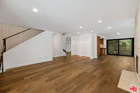 Tiny photo for 812 16TH Street #7, Santa Monica, CA 90403 (MLS # 25598071)