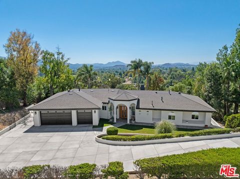 Photo of 603 Lone Oak Drive, Thousand Oaks, CA 91362 (MLS # 26655969)