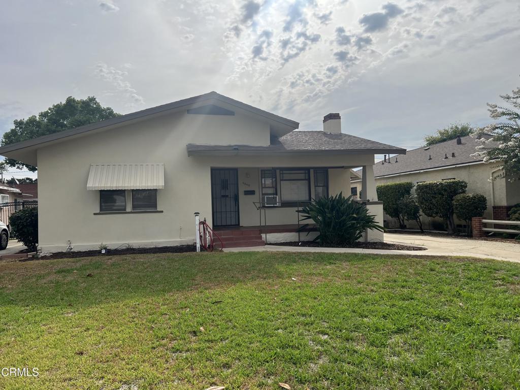 Lovely 2 bedroom, 1.5 bath home located in beautiful Temple City. Features wood floors in most of the home, a decorative fireplace in living room and a separate dining room. Spacious back yard for entertaining and plenty of space for RV parking. Close to shopping and transportation.