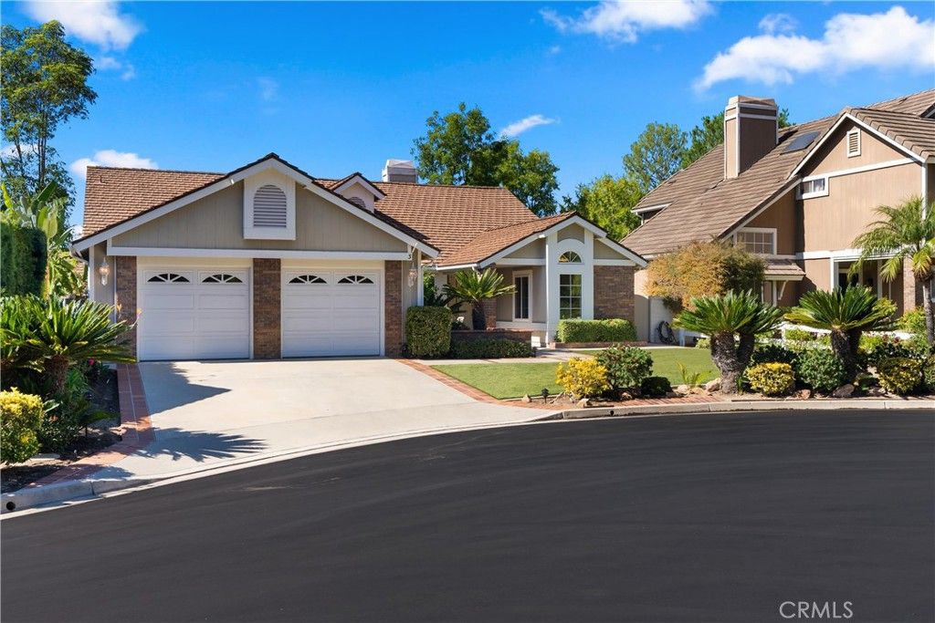 Photo of 3 Portsmouth Pl, Coto de Caza, CA 92679 (MLS # OC25244305)