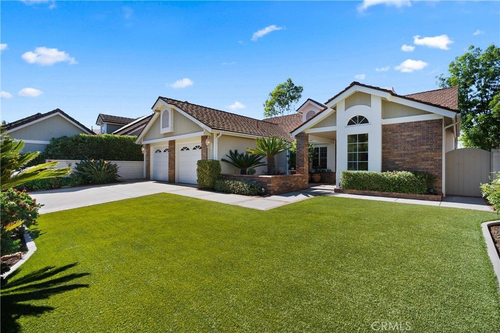 Photo of 3 Portsmouth Pl, Coto de Caza, CA 92679 (MLS # OC25244305)