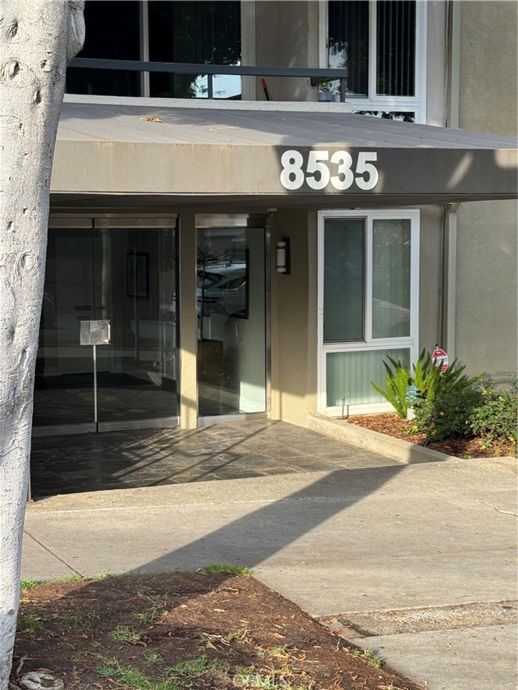 Photo of 8535 W West Knoll #202, West Hollywood, CA 90069 (MLS # SR25268637)
