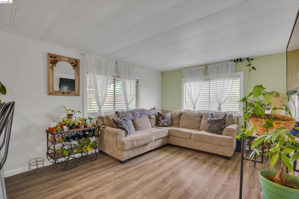 2 Balsam St