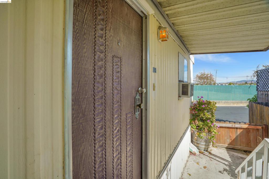 2 Balsam St