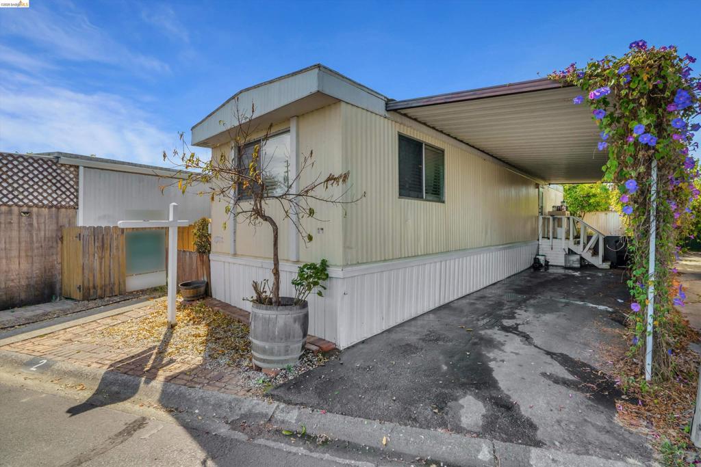 2 Balsam St